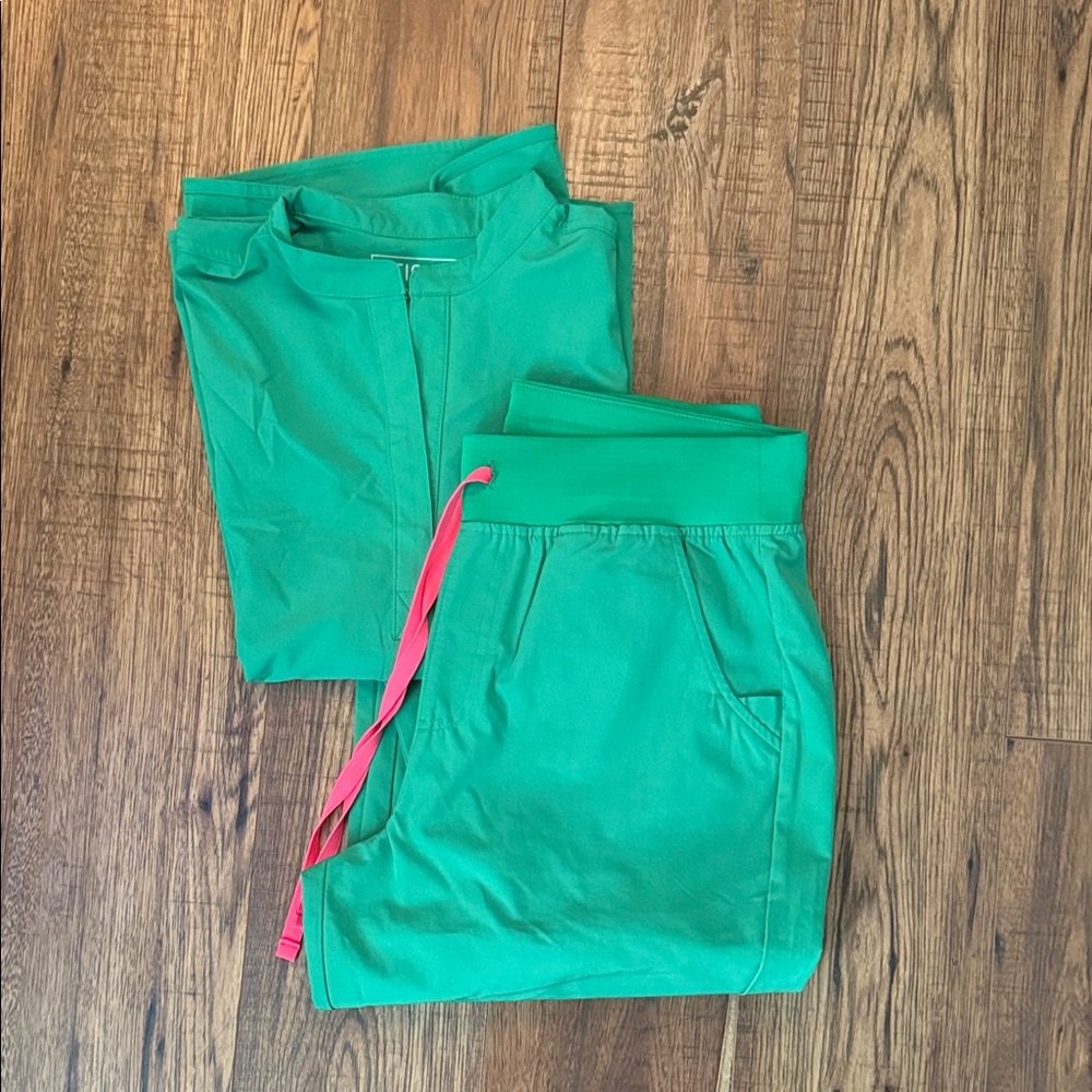 Figs Green Rafaela Top/ Jogger Pants
